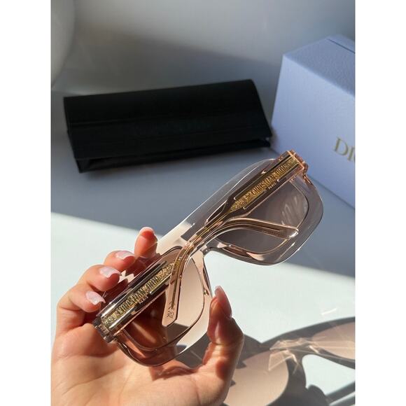 NEW Dior Signature M1U Mask Sunglasses in Pink Transparent - Picture 7 of 8